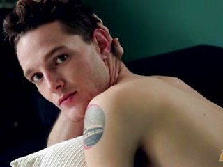 Beautiful twink Logan Hanes naked
